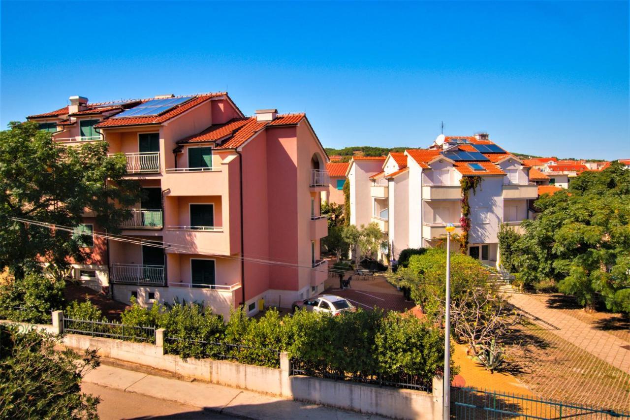 Pansion Hrga Hotel Vodice Exterior foto