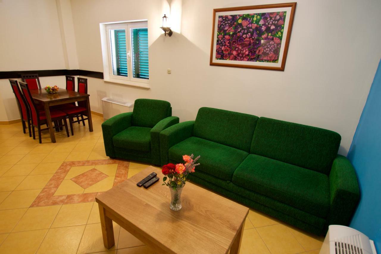 Pansion Hrga Hotel Vodice Exterior foto