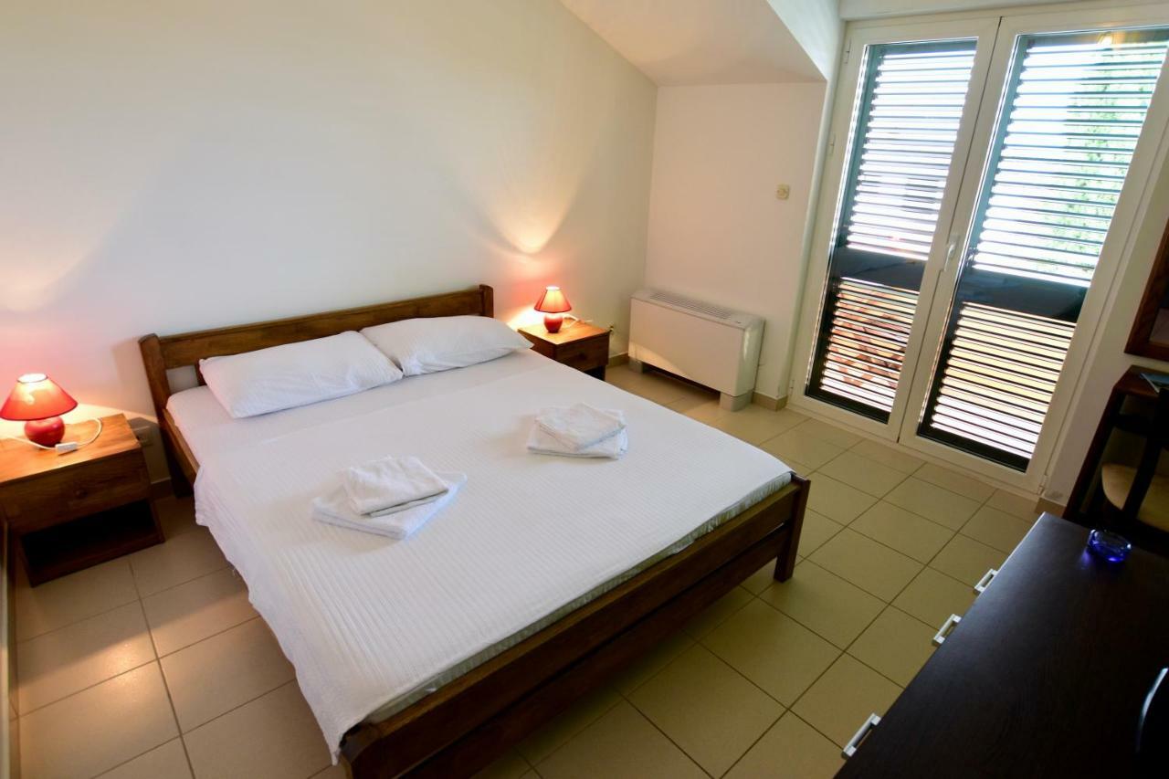 Pansion Hrga Hotel Vodice Exterior foto