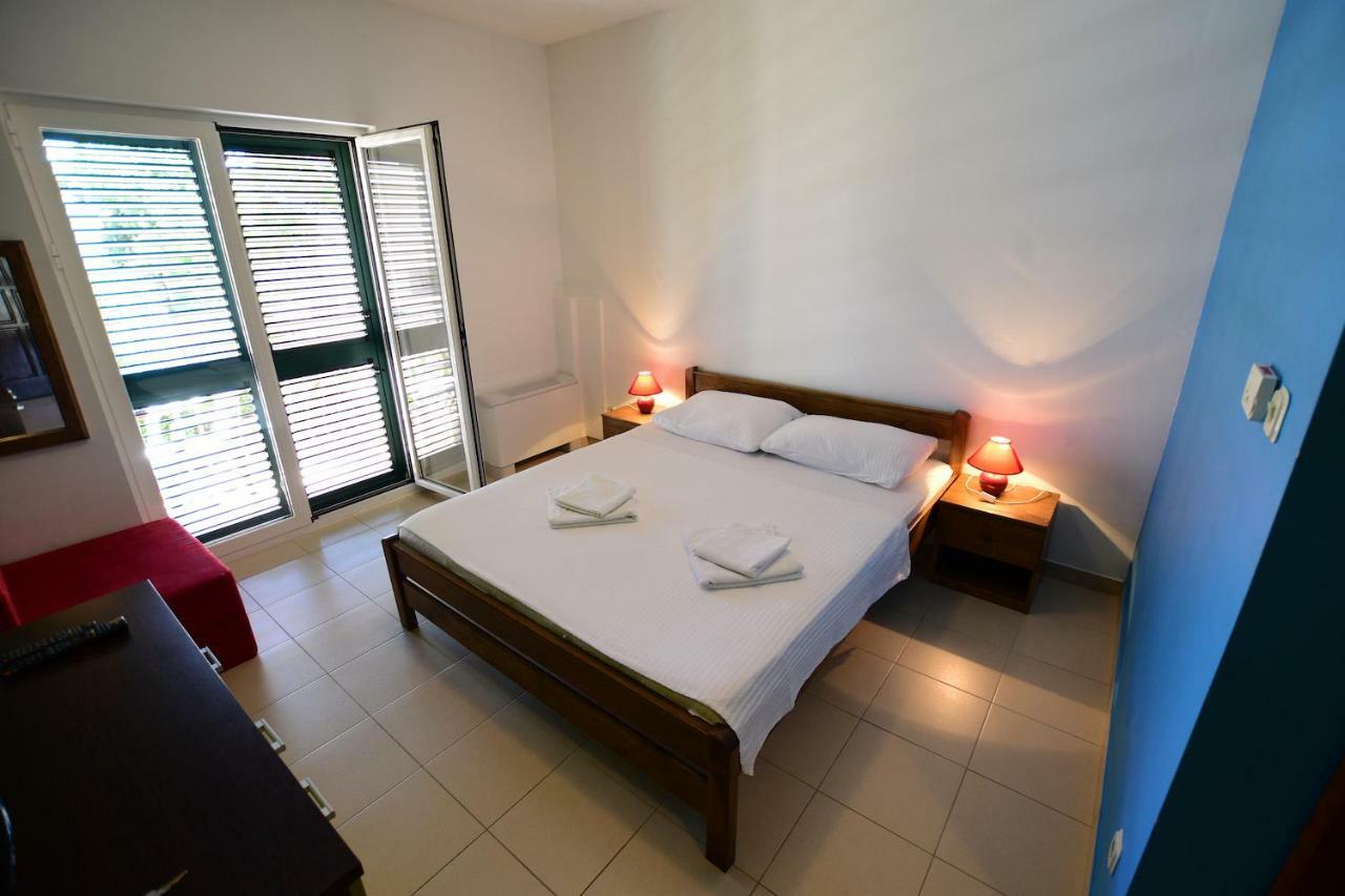 Pansion Hrga Hotel Vodice Exterior foto