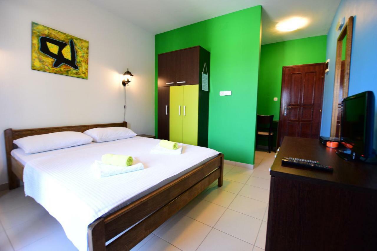 Pansion Hrga Hotel Vodice Exterior foto